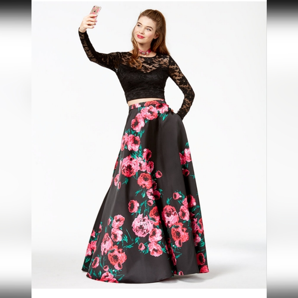 Long sleeve lace prom dress
